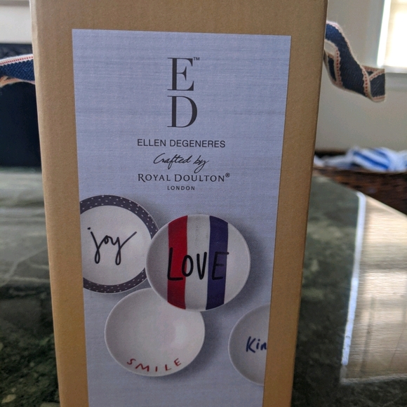 Royal Doulton | Ellen DeGeneres 4X Bowls [IN BOX] - Picture 2 of 5